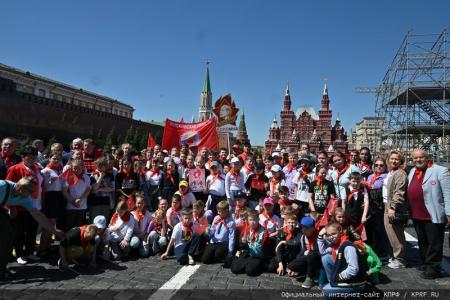 У красного галстука – цвет Победы!