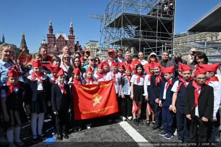 У красного галстука – цвет Победы!