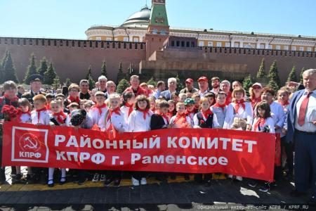 У красного галстука – цвет Победы!