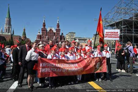 У красного галстука – цвет Победы!