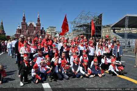 У красного галстука – цвет Победы!