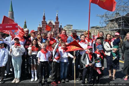 У красного галстука – цвет Победы!