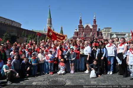 У красного галстука – цвет Победы!