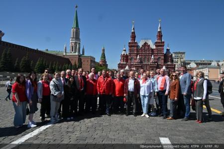 У красного галстука – цвет Победы!