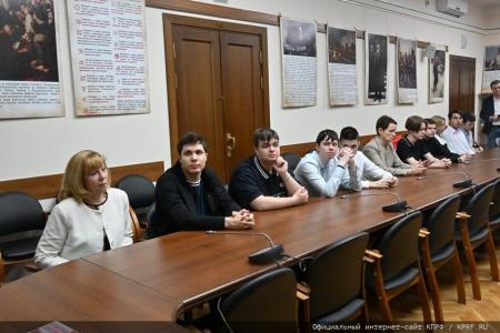 21 мая Г.А. Зюганов в Государственной Думе встретился с учениками СОШ №1 г. Реутов