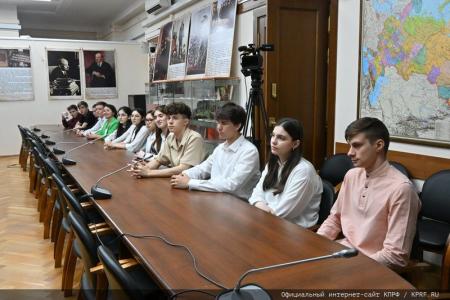 21 мая Г.А. Зюганов в Государственной Думе встретился с учениками СОШ №1 г. Реутов
