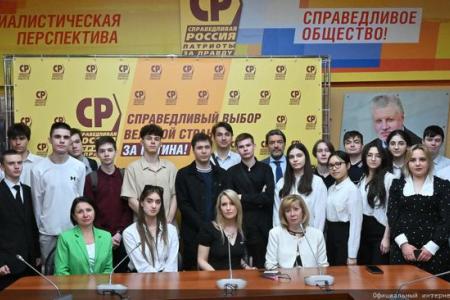 21 мая Г.А. Зюганов в Государственной Думе встретился с учениками СОШ №1 г. Реутов