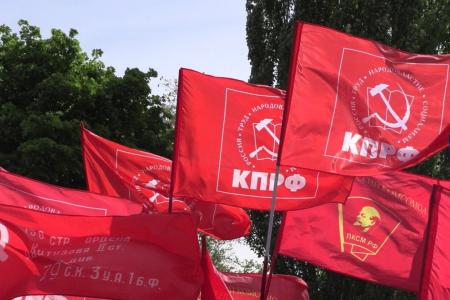 В преддверии Дня Победы саратовские коммунисты приняли участие в памятном мероприятии на Воскресенском мемориальном кладбище в Саратове