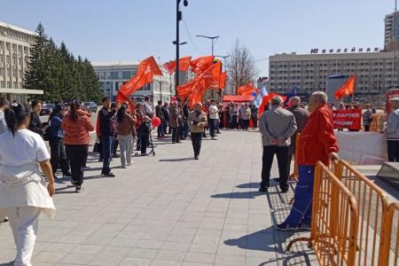 Красный Первомай в Благовещенске: сотни жителей амурской столицы вышли на митинг по призыву КПРФ