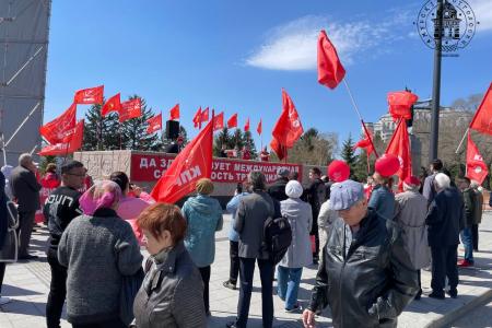 Красный Первомай в Благовещенске: сотни жителей амурской столицы вышли на митинг по призыву КПРФ