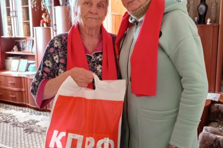Калужский горком КПРФ, коммунисты микрорайона Куровской поздравили ветеранов с Днём Победы