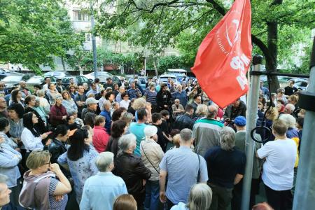 Москва. Массовая депутатская встреча в Лосиноостровском районе. Сергей Обухов поддержал требования против строительства "автобана"