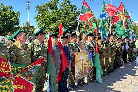 Ульяновская область. Сенатор Айрат Гибатдинов принял участие в торжествах в День пограничника