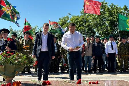 Ульяновская область. Сенатор Айрат Гибатдинов принял участие в торжествах в День пограничника