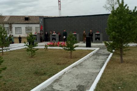 Забайкальские коммунисты украсили торжественные митинги копиями Знамени Победы 9 Мая