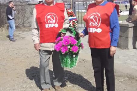 Забайкальские коммунисты украсили торжественные митинги копиями Знамени Победы 9 Мая