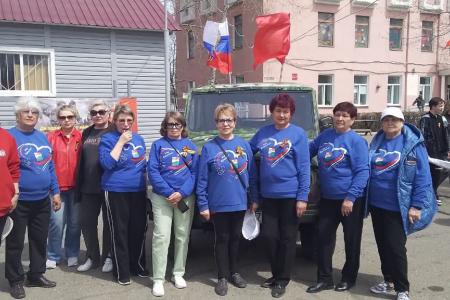 Забайкальские коммунисты украсили торжественные митинги копиями Знамени Победы 9 Мая