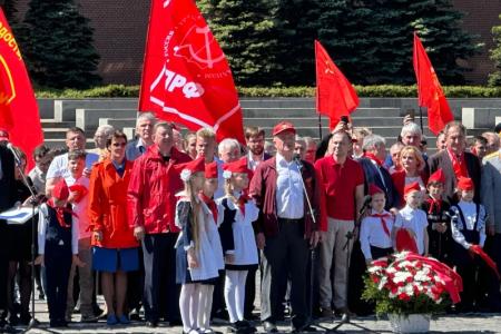 Ленинградская область. Торжественная линейка в честь 102-летия пионерской организации