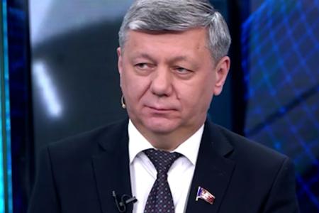 Дмитрий Новиков на Первом канале: “Коммунистическая идеология отражает мнение народного большинства, а народ никому не удаётся фашизировать до конца”