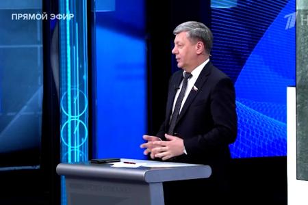 Дмитрий Новиков на Первом канале: “Коммунистическая идеология отражает мнение народного большинства, а народ никому не удаётся фашизировать до конца”