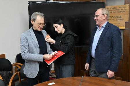 Патриот, доброволец Владимир Горбунов награжден медалью ЦК КПРФ «100 лет СССР» за  поддержку действующей армии и вклад в Победу
