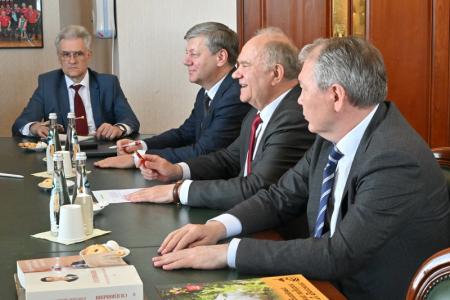 Г.А. Зюганов встретился в Москве с китайским академиком-марксистом Чен Эньфу