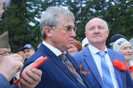 Омск. Коммунисты возложили цветы к Вечному Огню