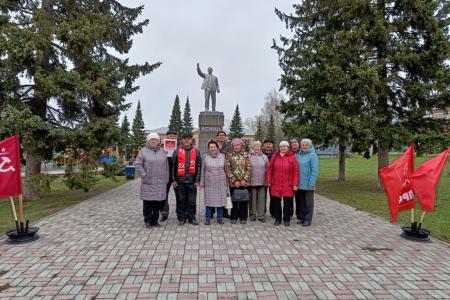 Алтайский край. Коммунисты в городах и районах провели торжественные акции в честь Первомая