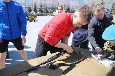 Коммунисты Тюмени посетили "День призывника"