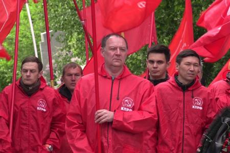В преддверии Дня Победы саратовские коммунисты приняли участие в памятном мероприятии на Воскресенском мемориальном кладбище в Саратове