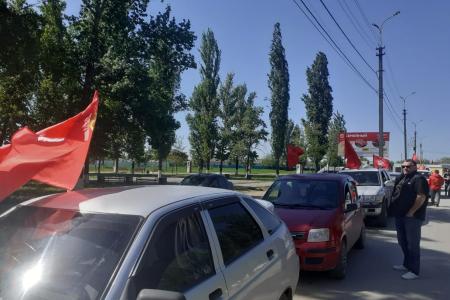 Сталинградские коммунисты отметили День солидарности трудящихся на улицах города вместе с избирателями
