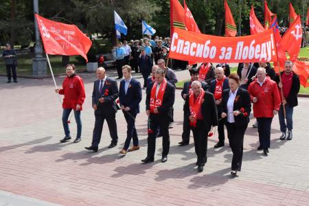 Накануне праздника Великой Победы Сталинградские коммунисты приняли участие в торжественных мероприятиях