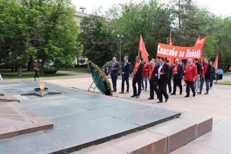 Накануне праздника Великой Победы Сталинградские коммунисты приняли участие в торжественных мероприятиях