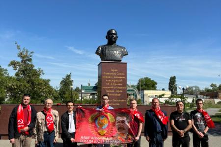 Накануне праздника Великой Победы Сталинградские коммунисты приняли участие в торжественных мероприятиях