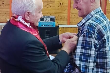 Забайкальские коммунисты наградили детей войны Ясногорска Оловяннинского района в преддверии 9 Мая
