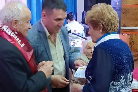 Забайкальские коммунисты наградили детей войны Ясногорска Оловяннинского района в преддверии 9 Мая
