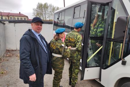 Коммунисты Тюмени приняли участие в организации марш-броска «Зеленый десант», посвященный празднованию Победы в Великой Отечественной войне