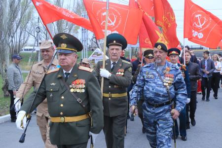 Омск. Коммунисты возложили цветы к Вечному Огню