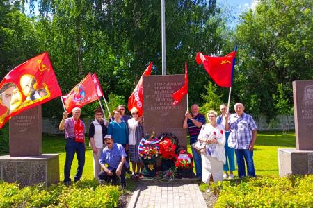 Коммунисты Московской области почтили память о погибших воинах в День памяти и скорби