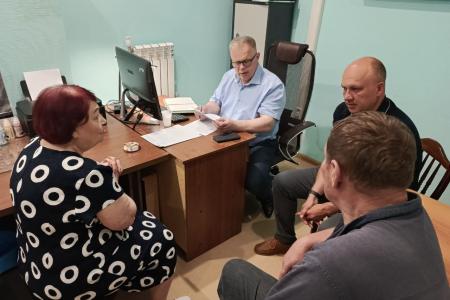 Руководитель фракции КПРФ в Мособлдуме Александр Наумов провел прием граждан в Озёрах