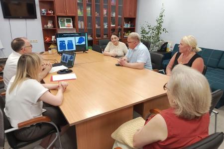 Руководитель фракции КПРФ в Мособлдуме Александр Наумов встретился с психологами-добровольцами из Домодедова