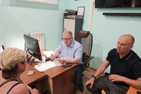 Руководитель фракции КПРФ в Мособлдуме Александр Наумов провел прием граждан в Озёрах