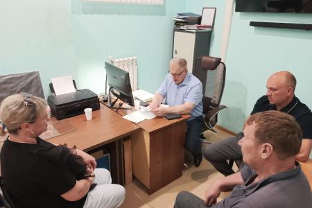 Руководитель фракции КПРФ в Мособлдуме Александр Наумов провел прием граждан в Озёрах