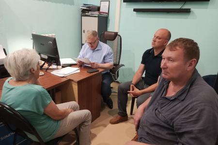 Руководитель фракции КПРФ в Мособлдуме Александр Наумов провел прием граждан в Озёрах