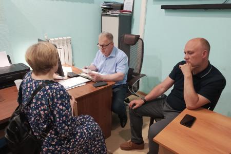 Руководитель фракции КПРФ в Мособлдуме Александр Наумов провел прием граждан в Озёрах