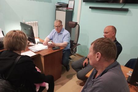 Руководитель фракции КПРФ в Мособлдуме Александр Наумов провел прием граждан в Озёрах