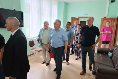 Руководитель фракции КПРФ в Модсоблдуме Александр Наумов встретился с семьями из Белгородской области