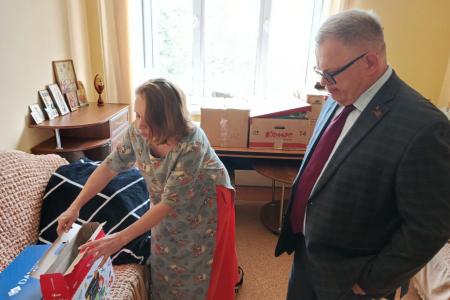 Московская область. Депутат КПРФ Александр Наумов поздравил с праздником социальных работников в городском округе Домодедово