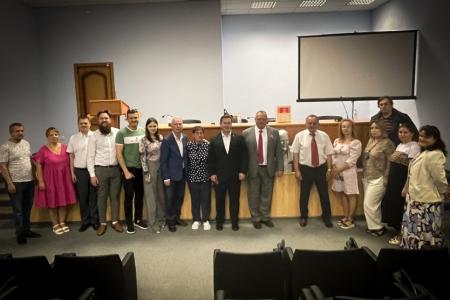 Подмосковные коммунисты: Только в труде можно счастье найти!