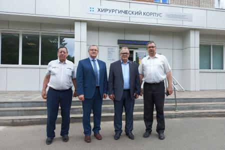 Руководитель фракции КПРФ в Мособлдуме Александр Наумов передал каширским медикам новое оборудование